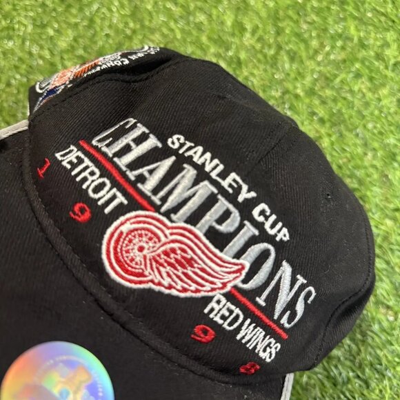 Vintage Detroit Red Wings Velcro Back Hat - Picture 3 of 11